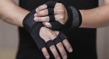 Reasons why you should invest in weightlifting gloves