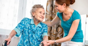Advantages of Hiring a Nurse for In-Home Assistance