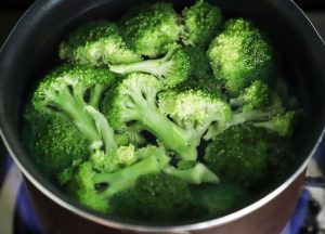 Brokoli Sağlıklı Kalmak İçin Yemeniz Gereken 8 Gıda Maddesi
