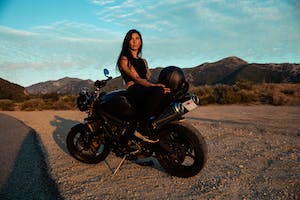 Motosiklet Dersleri: Kadınlar İçin Kadınlar İçin Talimatlar