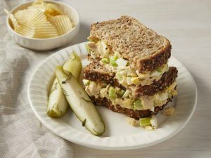 Healthy things to eat with bread egg tuna salad 